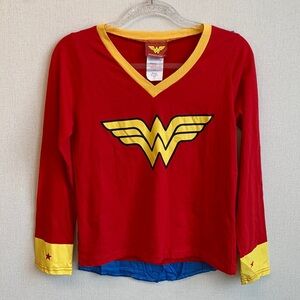 🎉HP🎉 Girl’s Wonder Woman Top w/CAPE! Sz M
